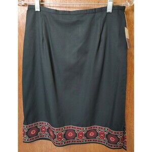 NWT Liz Claiborne LizSport Petite size 8P black cotton skirt embroidered detail